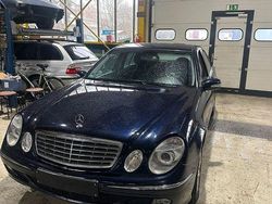 Blau Gebraucht 2005 Mercedes E240 Avantgarde Limousine | 5.299 € (Guter Preis)