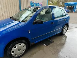 Blau Gebraucht 2002 Skoda Fabia Kleinwagen | 1.600 € (Fairer Preis)