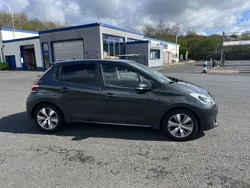Grau Gebraucht 2014 Peugeot 208 Active Kleinwagen | 5.900 € (Fairer Preis)