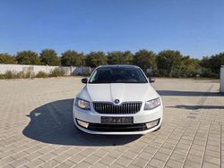 Weiß Gebraucht 2016 Skoda Octavia Joy Kombi | 13.099 € (Fairer Preis)