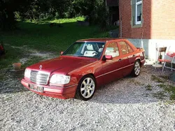 Rot Gebraucht 1994 Mercedes E220 Limousine | 7.000 €