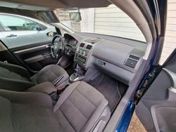 Blau Gebraucht 2009 VW Touran Highline Van / Kleinbus | 3.000 € (Superpreis)