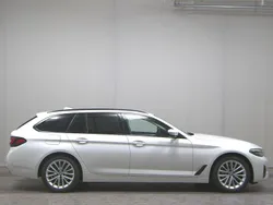 Weiss Gebraucht 2021 BMW 530e Sport Line Kombi | 23.580 € (Superpreis)