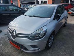 Silber Gebraucht 2017 Renault Clio IV LIMITED Kleinwagen | 10.990 € (Etwas zu teuer)