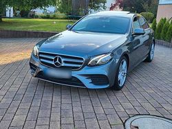 Grau Gebraucht 2016 Mercedes E220 AMG line Limousine | 23.900 € (Fairer Preis)
