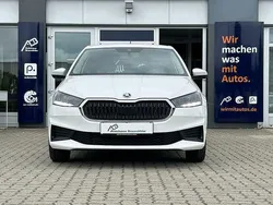 Candyweiss Gebraucht 2021 Skoda Fabia Active Limousine | 9.950 € (Guter Preis)