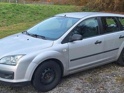Silber Gebraucht 2005 Ford Focus Kombi | 800 €