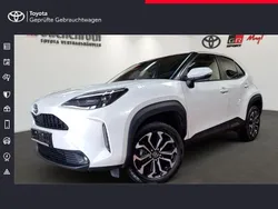Weiss (platinumweiß perleffekt) Gebraucht 2021 Toyota Yaris Cross Team SUV | 20.900 € (Guter Preis)