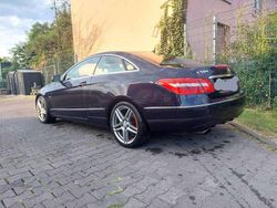 Blau Gebraucht 2010 Mercedes E250 Elegance Coupé | 10.150 €