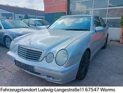 Grau Gebraucht 2001 Mercedes E280 Elegance Limousine | 2.690 €