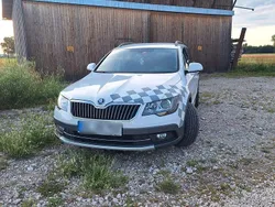 Weiß Gebraucht 2015 Skoda Superb Elegance Kombi | 15.000 € (Fairer Preis)