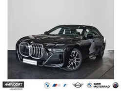 Saphirschwarz metallic Gebraucht 2023 BMW 740 Shadowline Limousine | 83.990 €
