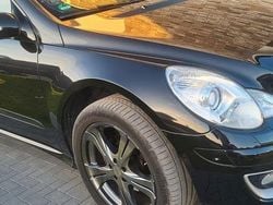 Schwarz Gebraucht 2007 Mercedes R350 Van / Kleinbus | 6.500 € (Fairer Preis)