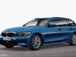 Blau Gebraucht 2022 BMW 330e Sport Line Kombi | 26.990 € (Guter Preis)