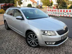 Brilliantsilber metallic Gebraucht 2015 Skoda Octavia Kombi | 10.990 € (Guter Preis)