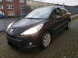 Schwarz Gebraucht 2011 Peugeot 207 Limousine | 2.450 € (Fairer Preis)