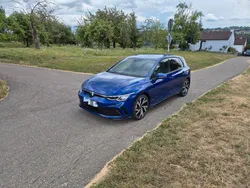 Blau Gebraucht 2023 VW Golf VIII R-line Limousine | 20.499 € (Superpreis)