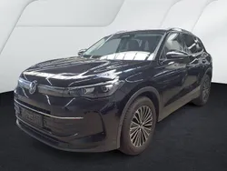 Deep black perleffekt Gebraucht 2024 VW Tiguan Life SUV | 34.880 € (Fairer Preis)