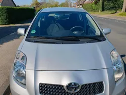 Silber Gebraucht 2007 Toyota Yaris Kleinwagen | 4.500 € (Etwas zu teuer)