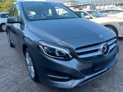 Grau Gebraucht 2015 Mercedes B220 Van / Kleinbus | 15.999 € (Guter Preis)