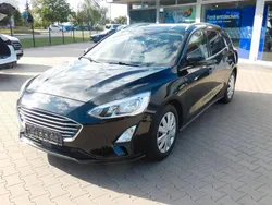 Schwarz Gebraucht 2018 Ford Focus Cool & Connect Limousine | 8.990 €