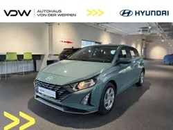 Mangrove green (grün) Neu 2024 Hyundai i20 Select Limousine | 16.990 € (Guter Preis)