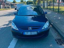 Blau Gebraucht 2001 Peugeot 307 Kleinwagen | 2.500 € (Etwas zu teuer)