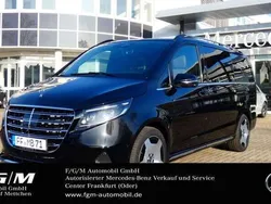Obsidianschwarz Gebraucht 2025 Mercedes V300 Exclusive Van / Kleinbus | 97.780 €