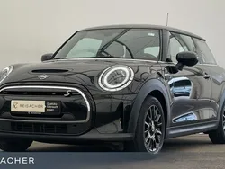 Midnight black metallic Gebraucht 2022 Mini Cooper SE Classic Kleinwagen | 19.440 € (Etwas zu teuer)