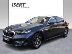 Grau Gebraucht 2024 BMW 520 Comfort Edition Limousine | 50.880 € (Superpreis)