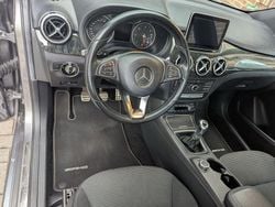 Grau Gebraucht 2015 Mercedes B180 AMG Van / Kleinbus | 9.900 € (Fairer Preis)