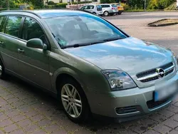 Grün Gebraucht 2005 Opel Vectra Edition Kombi | 2.000 € (Etwas zu teuer)