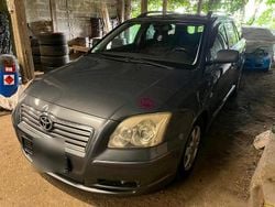 Grau Gebraucht 2005 Toyota Avensis T2 Kombi | 1.600 € (Guter Preis)