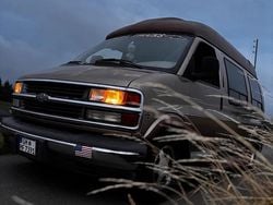 Gold Gebraucht 2001 Chevrolet Express Van / Kleinbus | 6.000 €