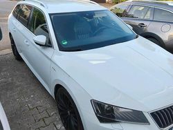 Weiß Gebraucht 2016 Skoda Superb LAURIN & KLEMENT Kombi | 15.800 € (Fairer Preis)