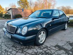 Schwarz Gebraucht 1999 Mercedes E240 Avantgarde Limousine | 5.700 € (Guter Preis)