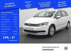 Gruen Gebraucht 2024 VW Touran Comfortline Van / Kleinbus | 27.980 € (Superpreis)
