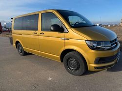 Gelb Gebraucht 2019 VW Multivan Family Van | 32.999 € (Guter Preis)
