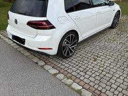 Weiß Gebraucht 2019 VW Golf VII Limousine | 29.290 €