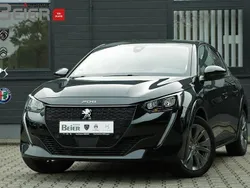 Noir perla nera Gebraucht 2021 Peugeot e-208 Allure Kleinwagen | 16.980 € (Fairer Preis)