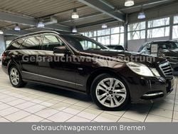 Braun Gebraucht 2012 Mercedes E250 Limousine | 6.990 € (Teuer)