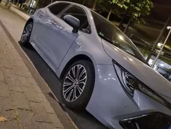 Grau Gebraucht 2019 Toyota Corolla Hybrid Club Kleinwagen | 12.800 € (Fairer Preis)
