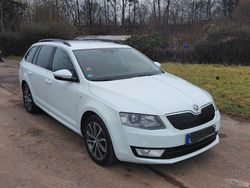 Weiß Gebraucht 2015 Skoda Octavia Kombi | 5.200 € (Fairer Preis)
