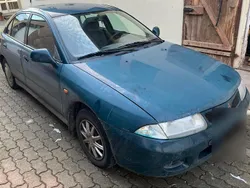 Grün Gebraucht 1996 Mitsubishi Carisma Limousine | 500 €
