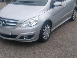 Silber Gebraucht 2011 Mercedes B180 Van / Kleinbus | 3.500 €