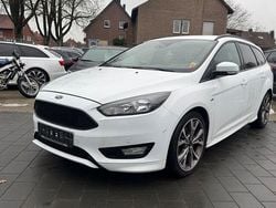 Weiß Gebraucht 2018 Ford Focus ST-Line Kombi | 9.450 €