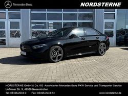 Schwarz Gebraucht 2025 Mercedes A200 AMG line Limousine | 39.888 €