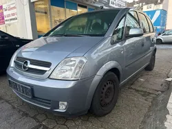 Grau Gebraucht 2004 Opel Meriva Van / Kleinbus | 1.795 € (Etwas zu teuer)