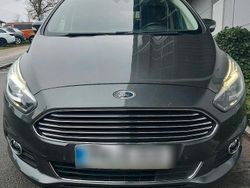 Grau Gebraucht 2017 Ford S-MAX Titanium Van / Kleinbus | 14.900 € (Fairer Preis)