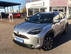Shimmering silver metallic Gebraucht 2025 Toyota Yaris Cross SUV | 29.450 € (Fairer Preis)